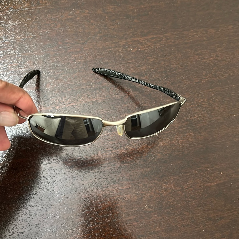 Oakley pair of beautiful sunglasses